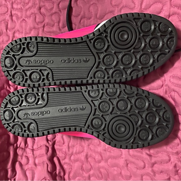 Adidas Women’s shoes - Picture 4 of 4